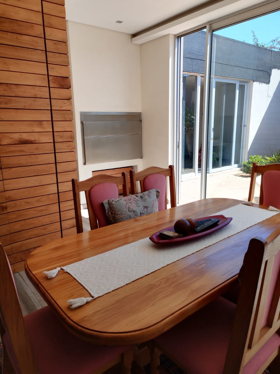 To Let 5 Bedroom Property for Rent in La Concorde Western Cape